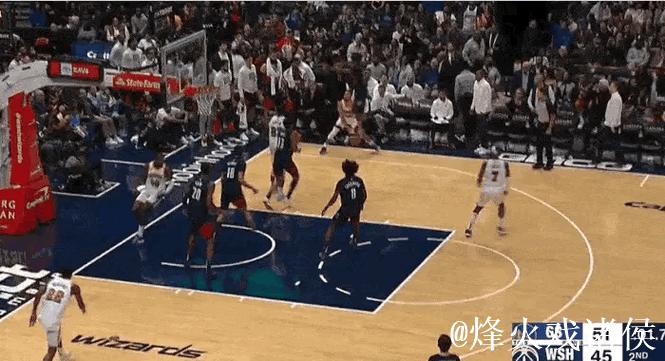 克里斯蒂底角连续运球,迎着防守高难度后仰三分压哨命中 克里斯蒂底角连续运球,迎着防守高难度后仰三分压哨命中